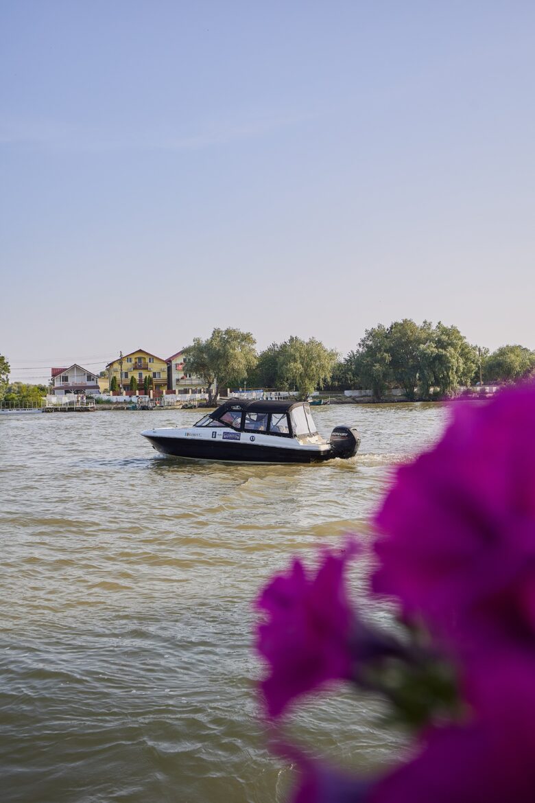 boat transfer lebada resort