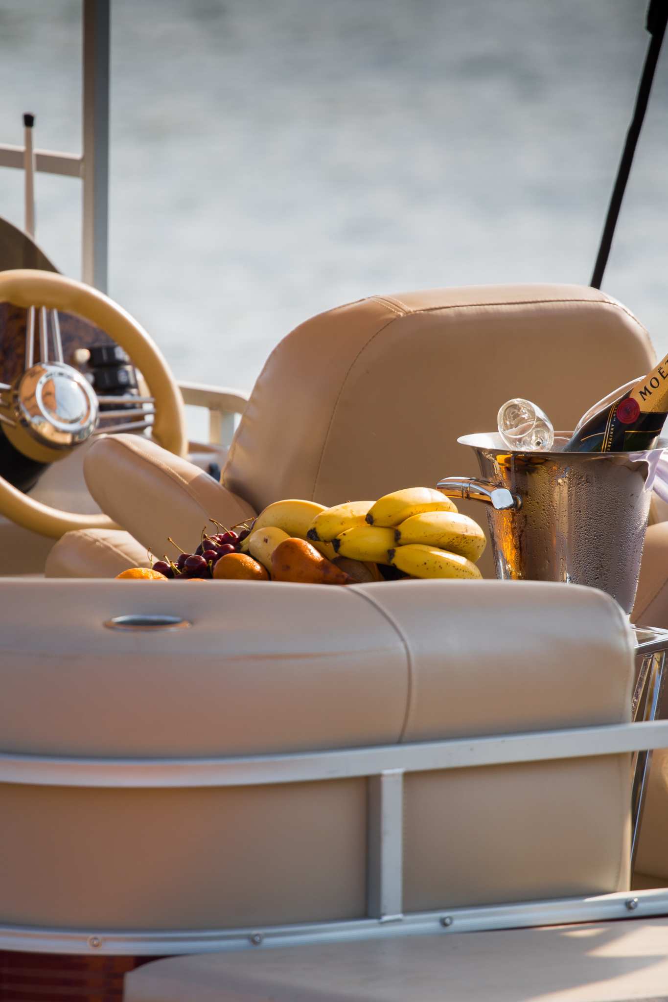 boat dining