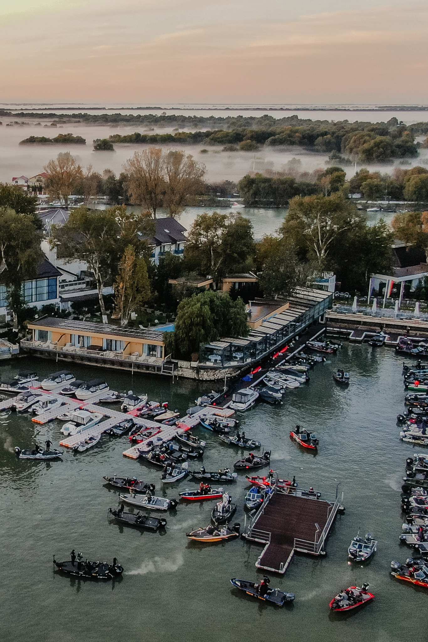 pescari profesioniști delta Dunării