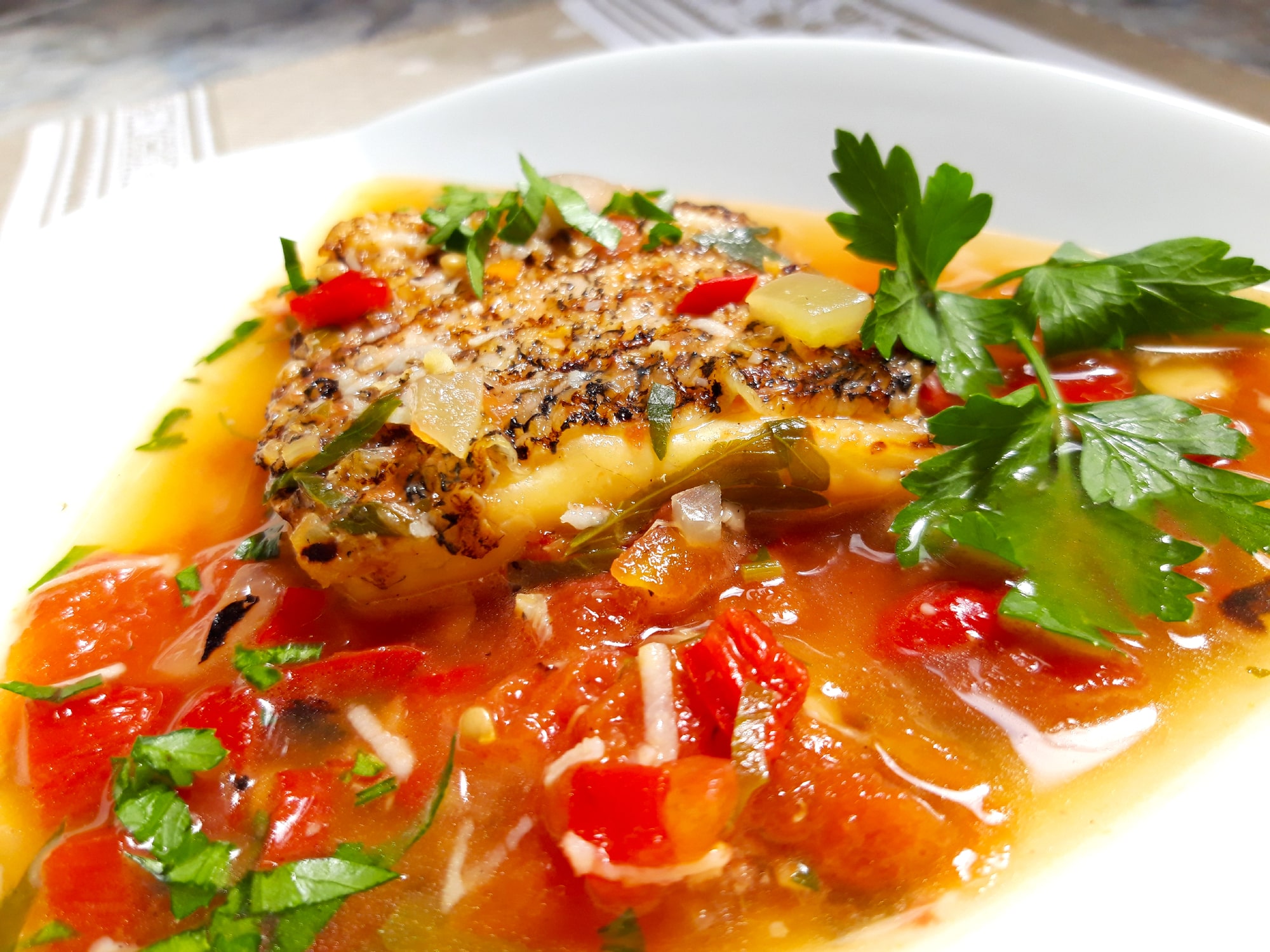 saramura de peste cu legume coapte stil delta dunarii