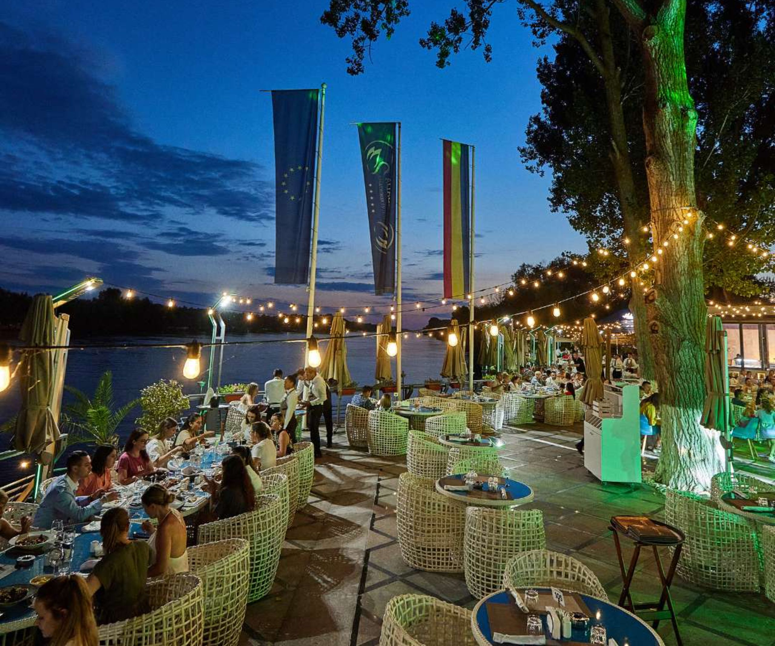 Accommodation in the Danube Delta: How to Choose the Right One? 1 Restaurant în Delta Dunării la Lebăda Luxury Resort & SPA cu preparate tradiționale și internaționale