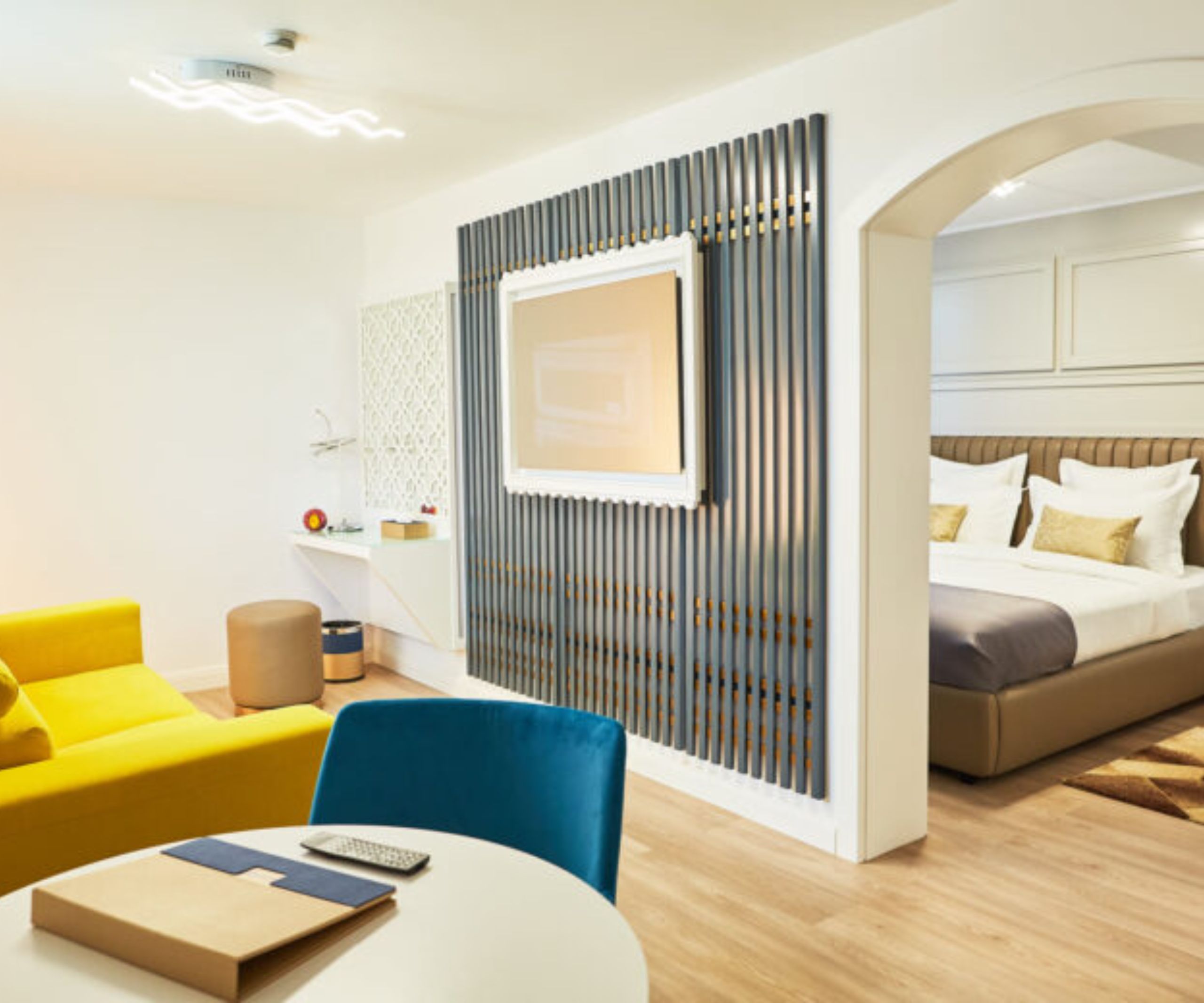 What costs are involved in a vacation in the Danube Delta 1 cazare Delta Dunarii resort cu piscină și facilități premium