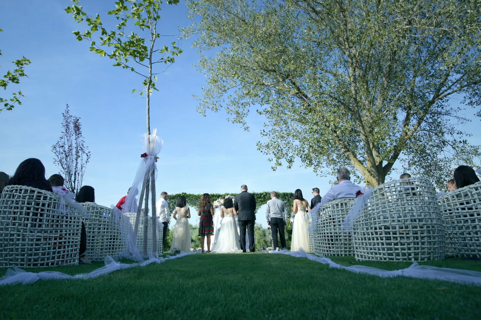 Nuntă în Delta Dunării ceremonie romantică la apus pe insulă privată