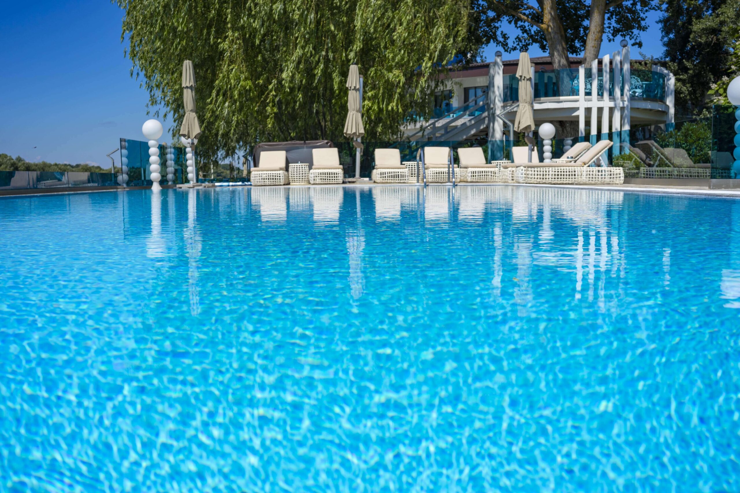 Ghidul Deltei Dunării – Piscină interioară – Resort de 5 stele