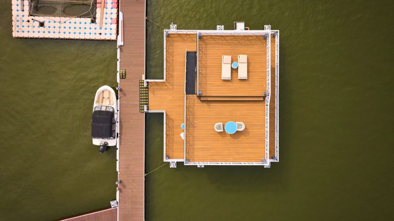 Stay 10 Floating Bungalow