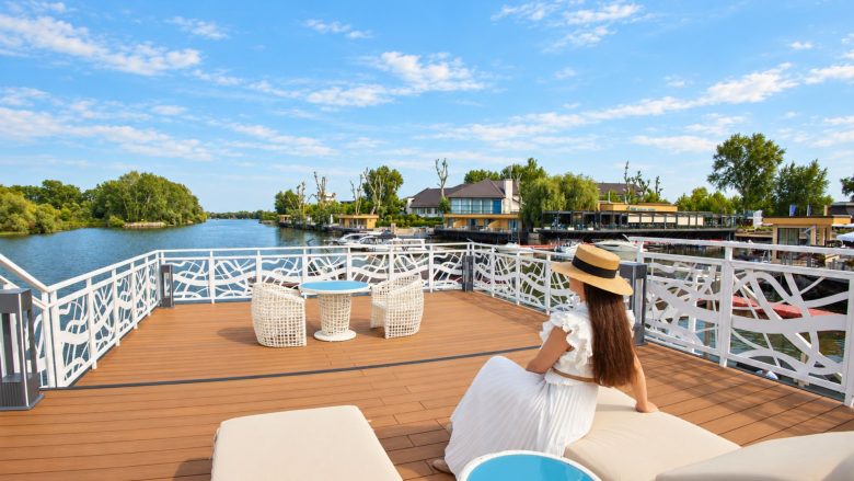 Stay 1 Floating Bungalow